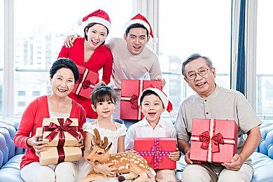 在StarLark的《Golf Rival》中，Zynga邀请玩家们在这个节假日前往北极打高尔夫